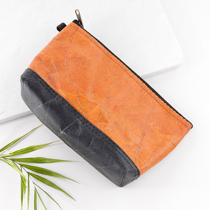 Wash and Make Up Bags in Leaf Leather